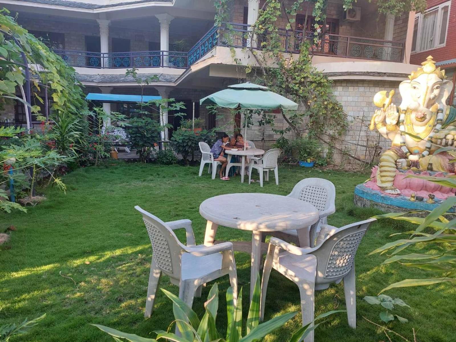 Blue Planet Lodge & Restaurant Pokhara Luaran gambar