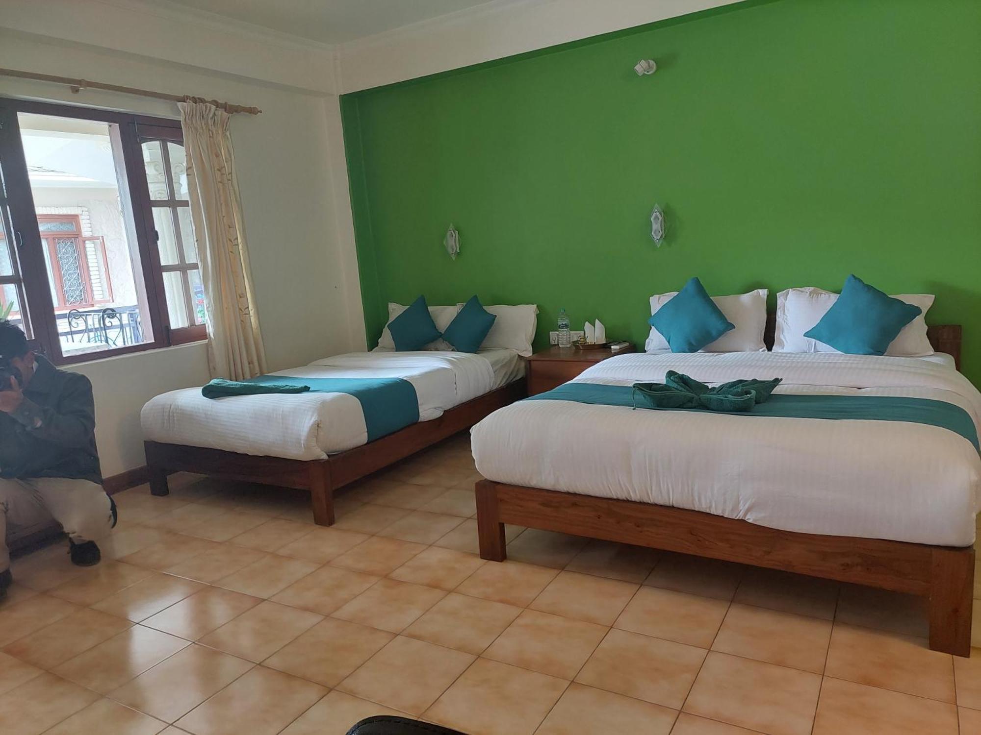 Blue Planet Lodge & Restaurant Pokhara Luaran gambar
