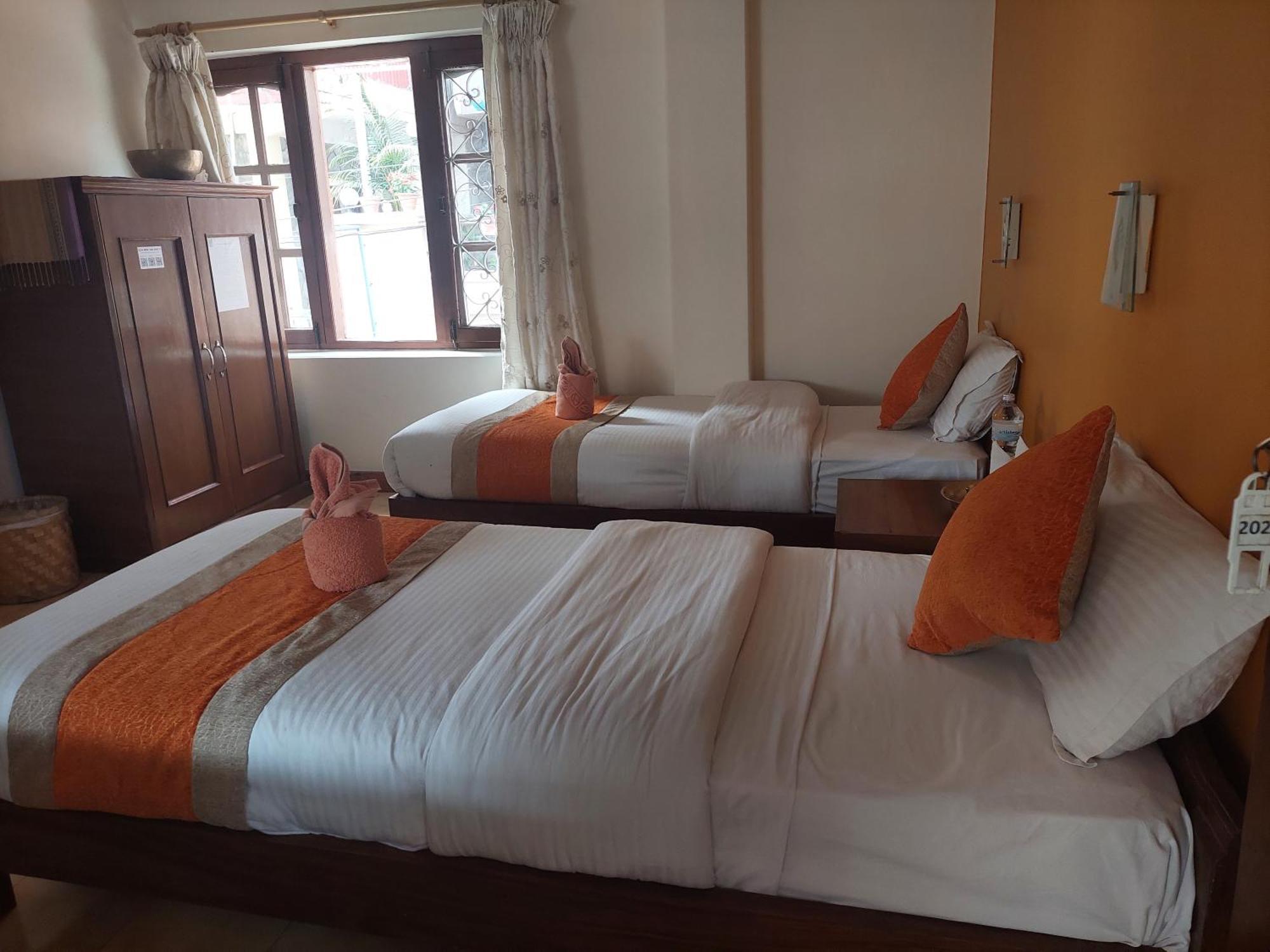 Blue Planet Lodge & Restaurant Pokhara Luaran gambar
