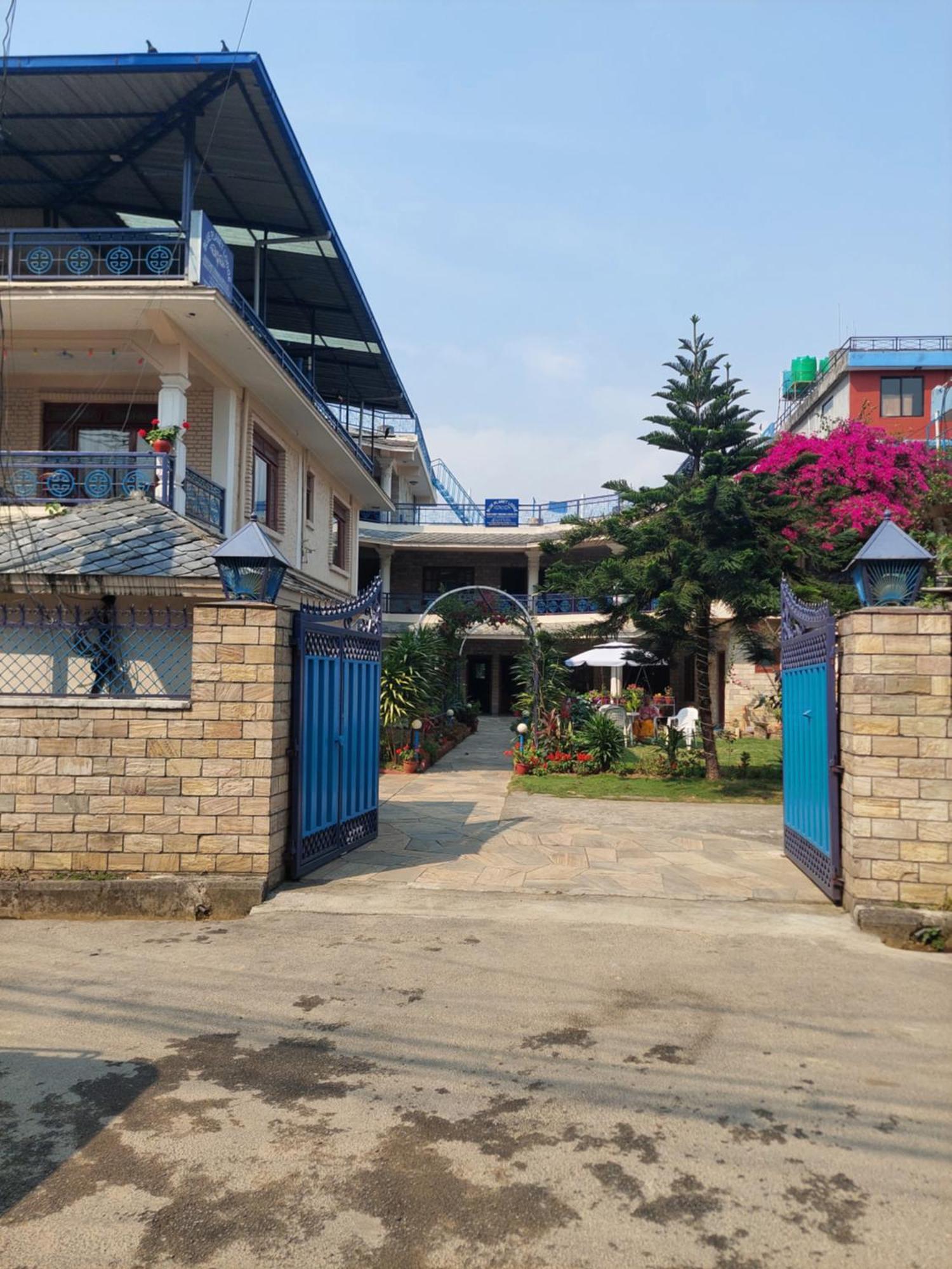 Blue Planet Lodge & Restaurant Pokhara Luaran gambar